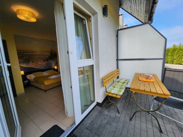 Taras i wejście do pokoju nr2.