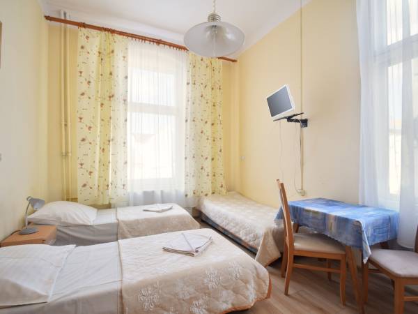 pokój nr 24 -- 3 os I pietro