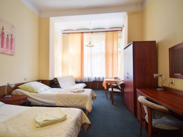 pokój nr 11 - 3 os parter