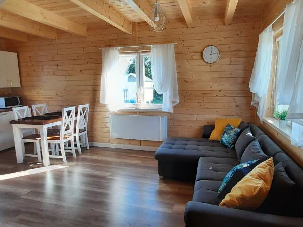 Szary Domek Nad Jeziorem