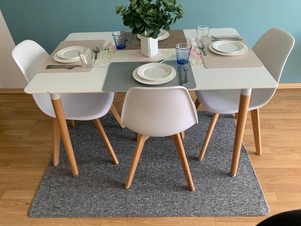 Stöl z czterema miejscami 