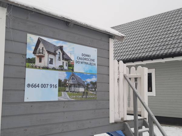 Szary Domek Nad Jeziorem