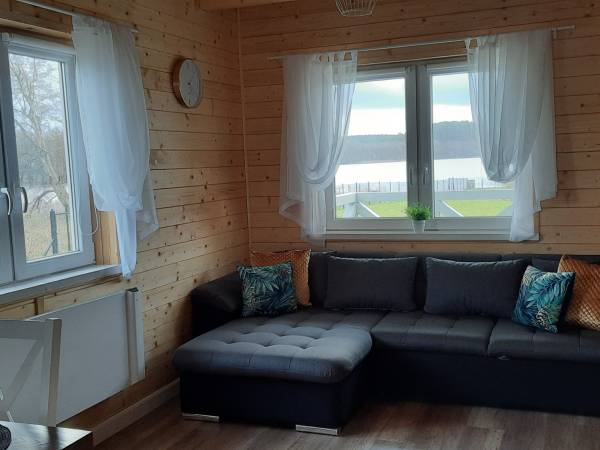 Szary Domek Nad Jeziorem