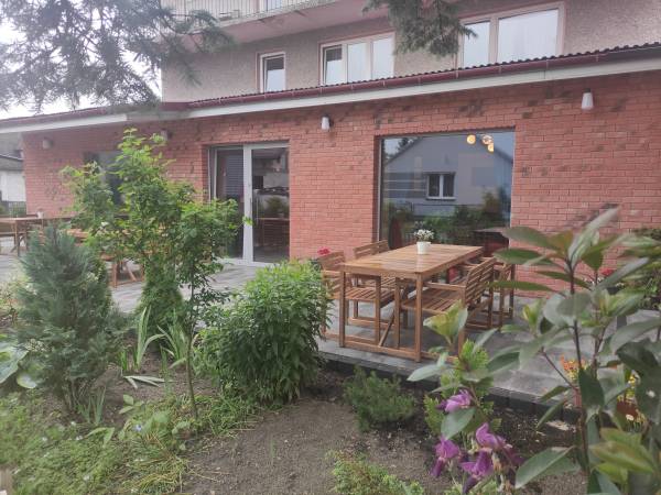 taras restauracji dostosowany dla osób niepełnosprawnych