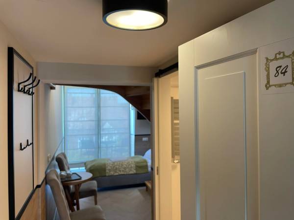 POKOJ Z ANTRESOLĄ. 4 PIĘTRO