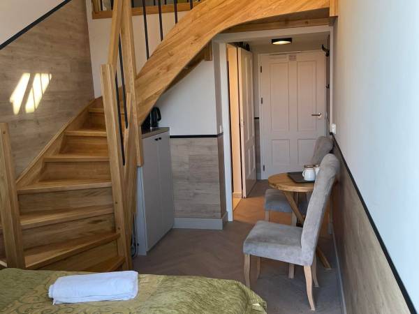 POKOJ Z ANTRESOLĄ. 4 PIĘTRO