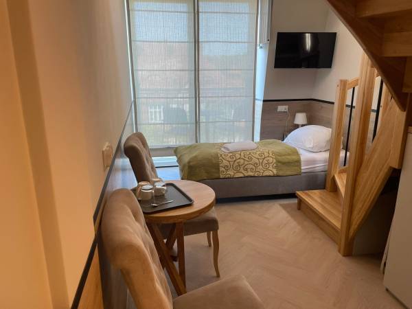 POKOJ Z ANTRESOLĄ. 4 PIĘTRO