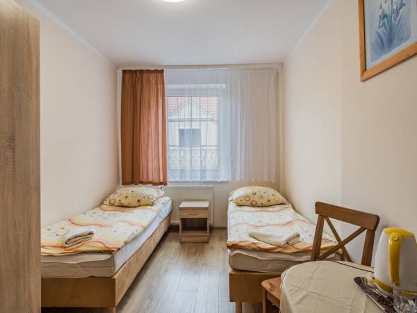 pokój 2 os, okno na ulicę