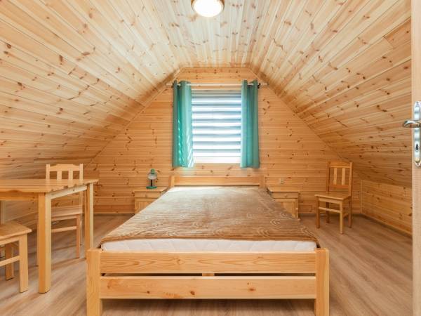 sypialnia na piętrze, łóżko 2 osobowe 1,40m