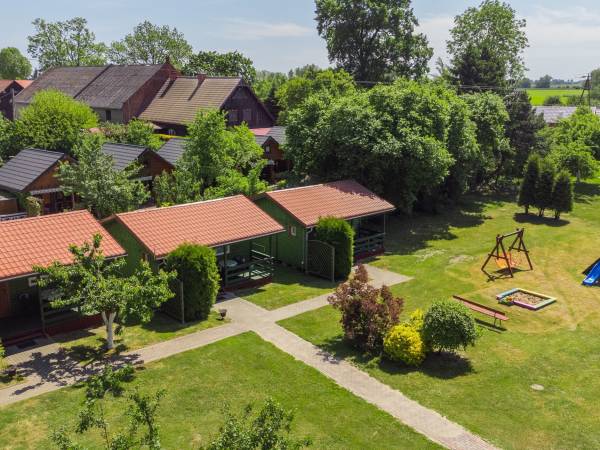 widok na domki 5 osobowe, nr 2, 3, 4