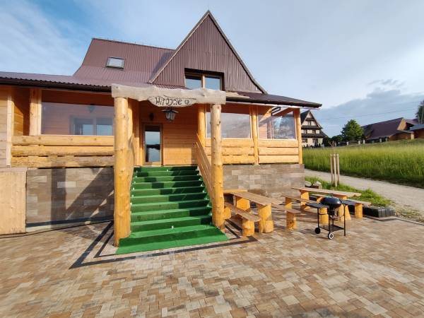 Chata II - na zewnątrz