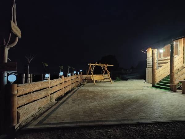 Chata II - na zewnątrz