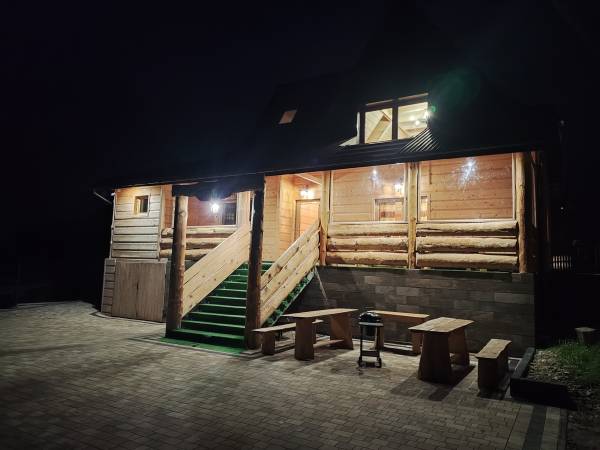 Chata II - na zewnątrz