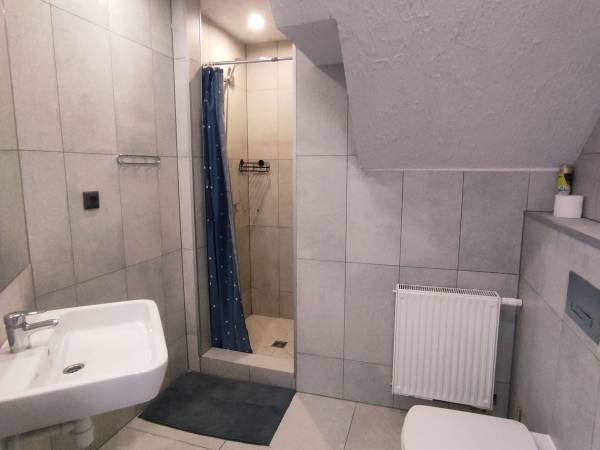 KINGASERWIS Pokoje do wynajęcia