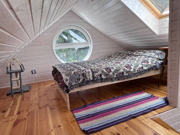 Niebieski domek - podwójne łóżko na poddaszu