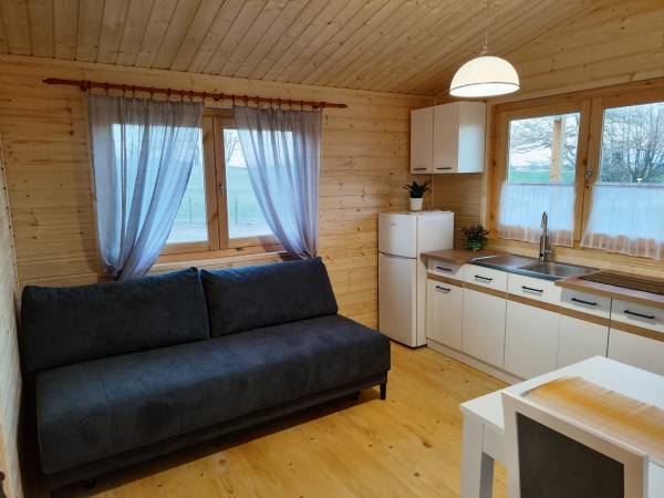 Sofa i aneks kuchenny - Domek Drewniany