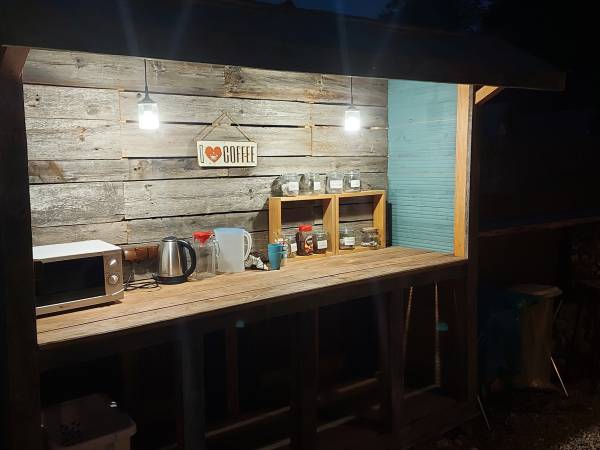 Wspólny aneksik z lodówką itp