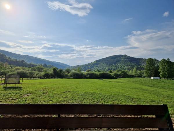 Piękny widok na góry, kamieniołom i Zalew Myczkowiecki.