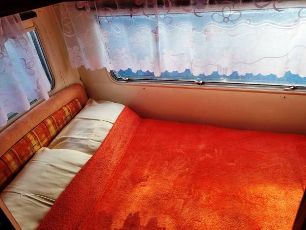 mała przyczepa kempingowa