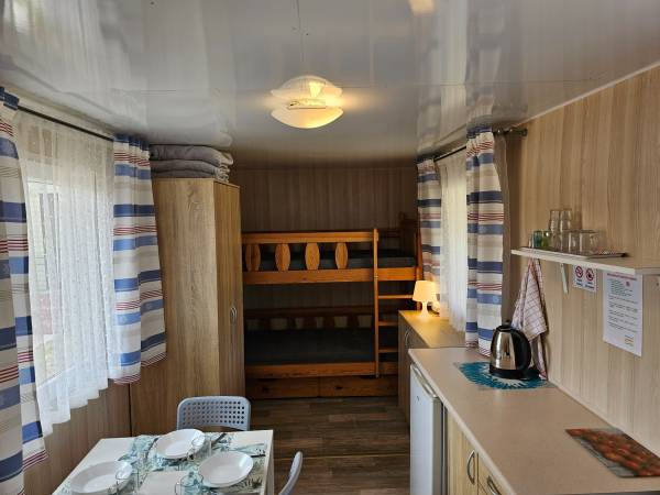 domek letniskowy z łóżkiem piętrowym