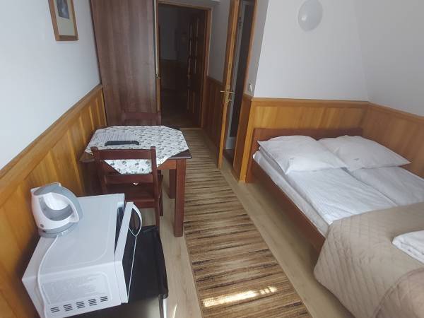 pokój 2 osobowy z balkonem (łóżko małżeńskie)