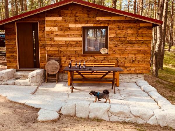 Wpadnij do lasu , domki nad jeziorem 