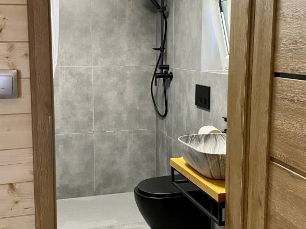 Wpadnij do lasu , domki nad jeziorem 