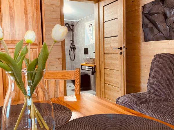 Wpadnij do lasu , domki nad jeziorem 