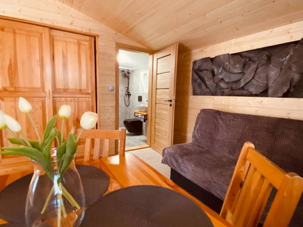 Wpadnij do lasu , domki nad jeziorem 