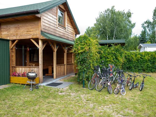 Domek z zadaszonym tarasem