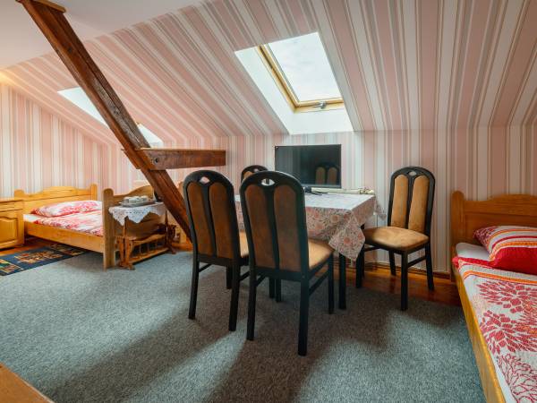 pokój 4 osobowy nr 9