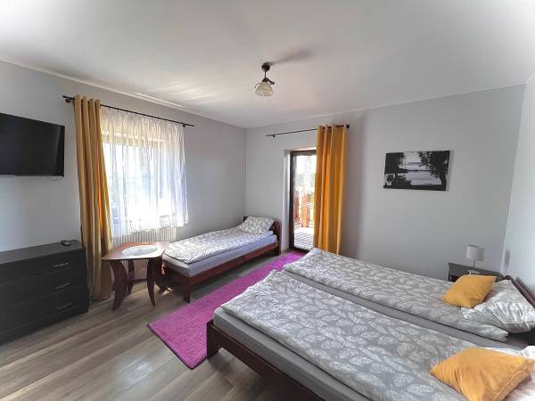 POKÓJ TRZYSOBOWY Z TV