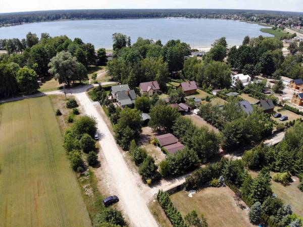 zdjęcie domków z drona