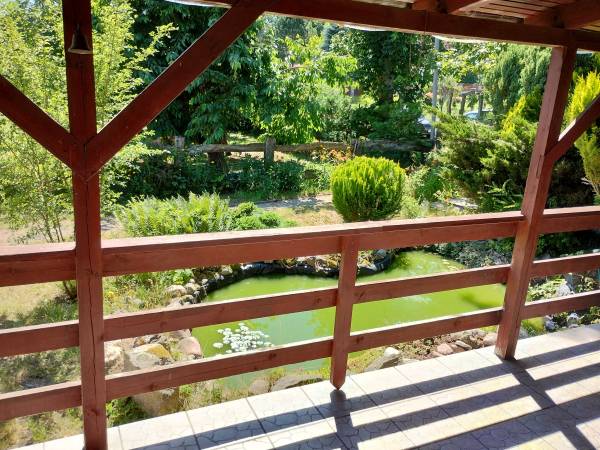 Dom nad jeziorem Pile