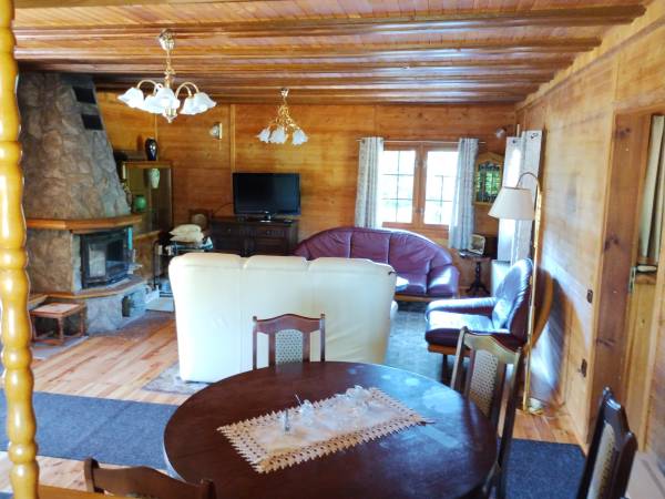 Dom nad jeziorem Pile