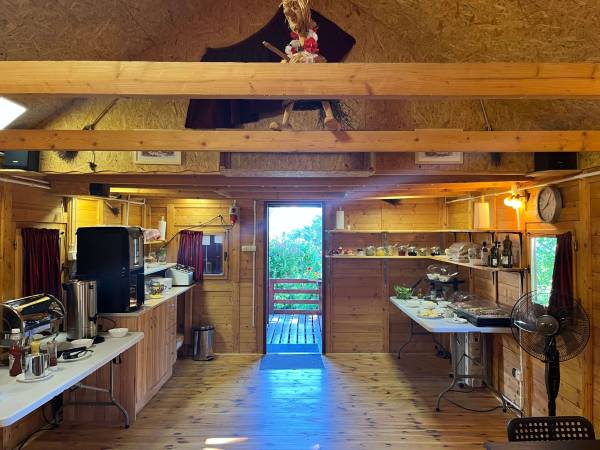 Jadalnia, śniadania w formie stołu szwedzkiego (dodatkowo płatne)