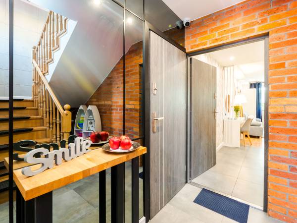 Wejście do Apartamentów Liliowa 9