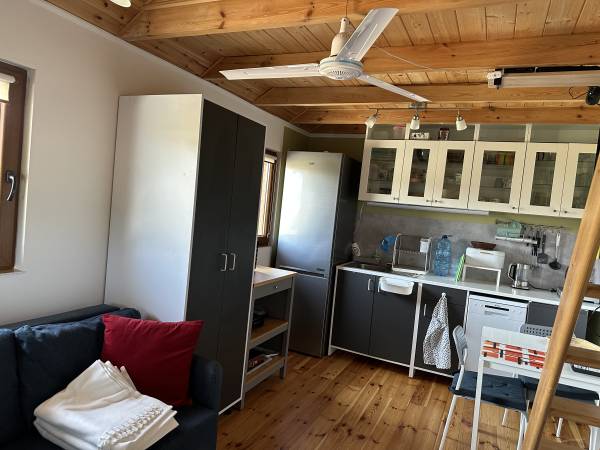 domek wschodni - pokój dzienny z aneksem kuchennym