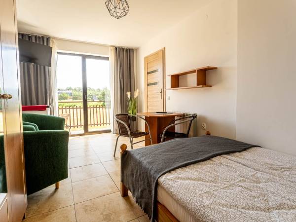 Pokój z łazienką (4)