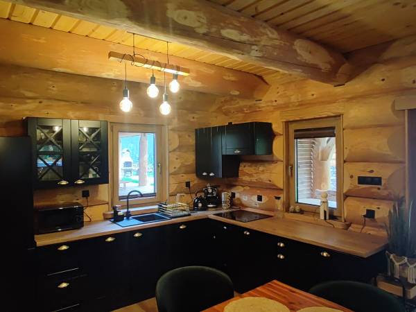 BRATNIA BYSTRE - Domy z bala z jacuzzi i sauna