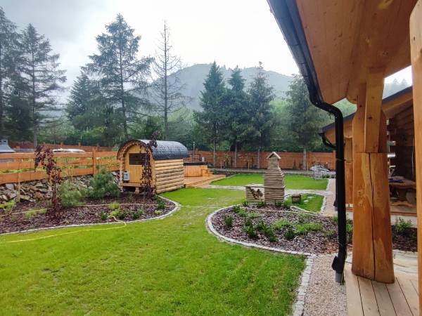 BRATNIA BYSTRE - Domy z bala z jacuzzi i sauna