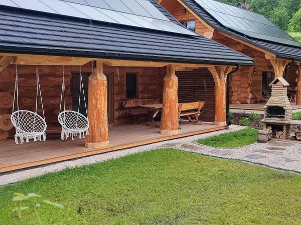 BRATNIA BYSTRE - Domy z bala z jacuzzi i sauna