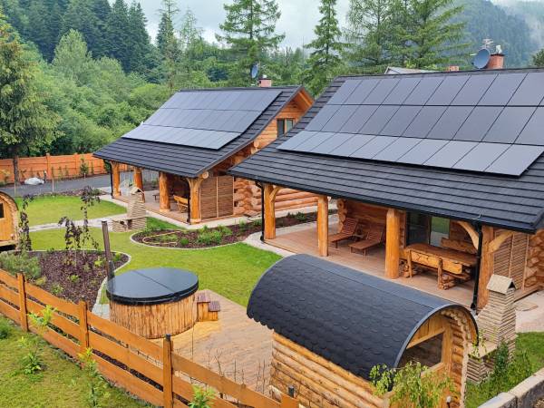 BRATNIA BYSTRE - Domy z bala z jacuzzi i sauna