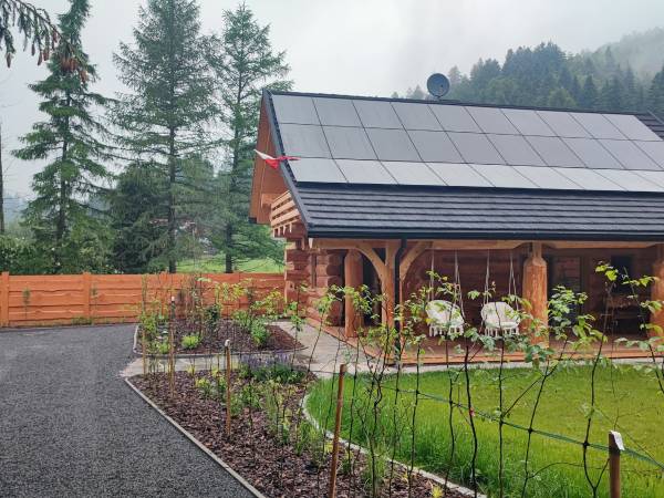 BRATNIA BYSTRE - Domy z bala z jacuzzi i sauna