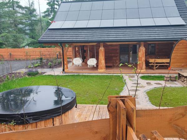 BRATNIA BYSTRE - Domy z bala z jacuzzi i sauna