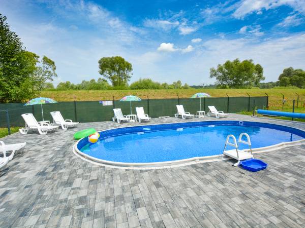 POD SKAMIENIAŁYM MIASTEM 