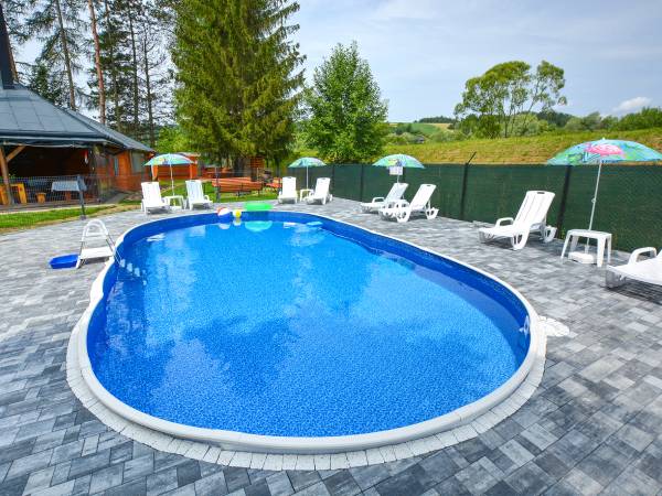 POD SKAMIENIAŁYM MIASTEM 