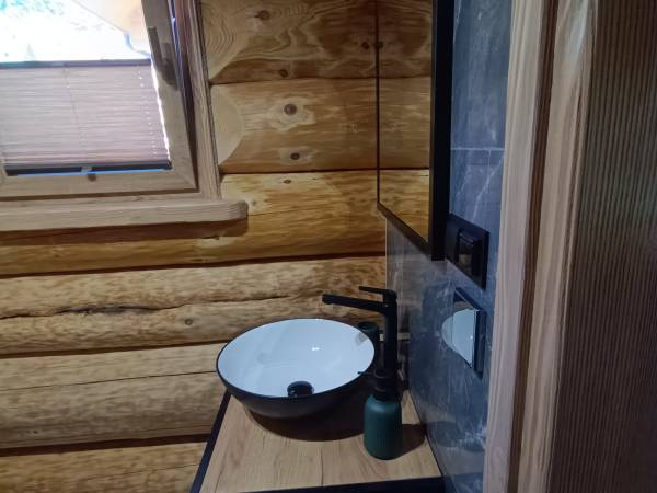 BRATNIA BYSTRE - Domy z bala z jacuzzi i sauna