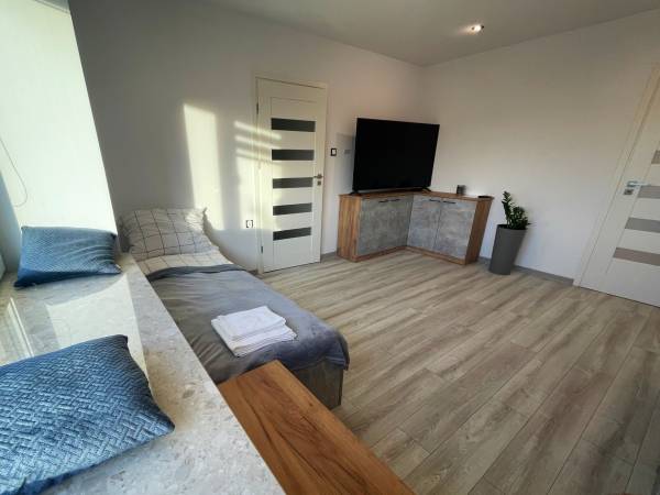 Obrocz67- Nowoczesny Dom 160m, balia, plac zabaw, altana, Roztocze