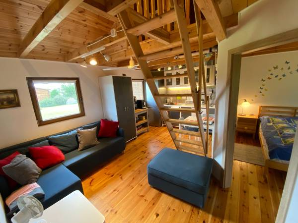 domek wschodni - pokój dzienny z aneksem kuchennym